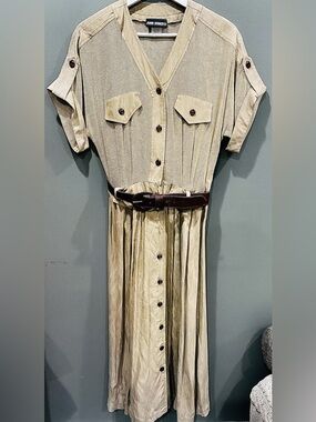 Vintage Women’s Khaki Maxi safari button down dress with brown belt size 10